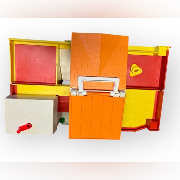 VINTAGE Fisher Price Little People Play Family Village Fire House Theater 1973 - Picture 6 of 8